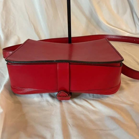 Pre-owned Louis Vuitton Cartouchiere Red Epi PM - Picture 3 of 16